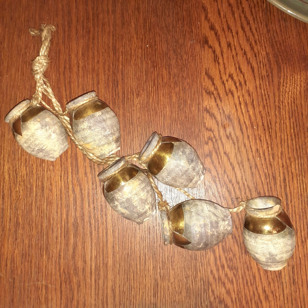 Hanging wall decor pots